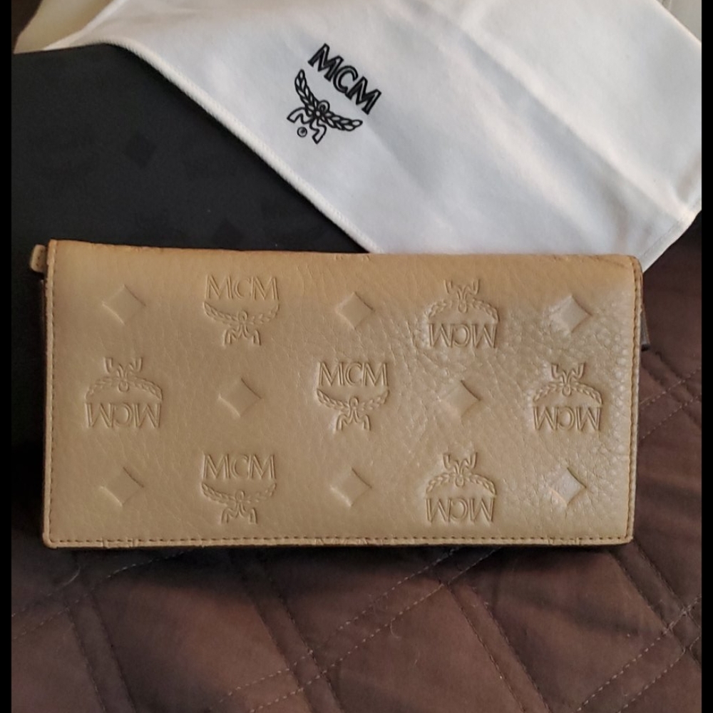 ❤ MCM Wallet ❤
